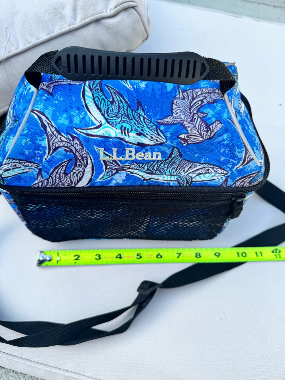 L.L.Bean Flip-Top Insulated Lunch Box - Glacier Blue Shark Print - Picture 6 of 9